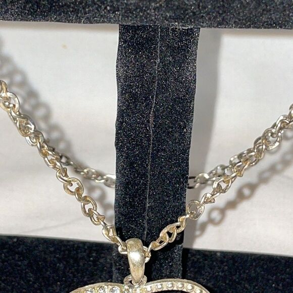 Chain Necklace with a large heart emblem - Picture 4 of 5